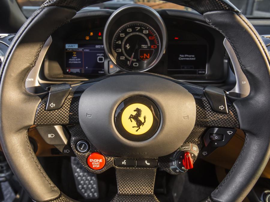 Панель приборов Ferrari GTC4Lusso 2016 года  (NA) (фото 10 из 21)